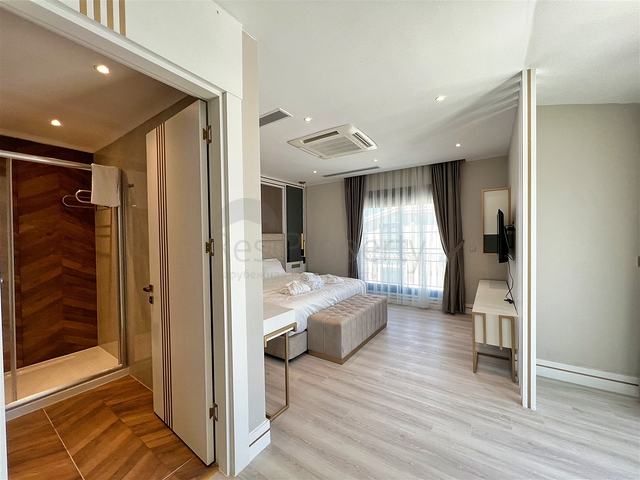 فلل 4 + 1 في منطقة بيليك أنطاليا 