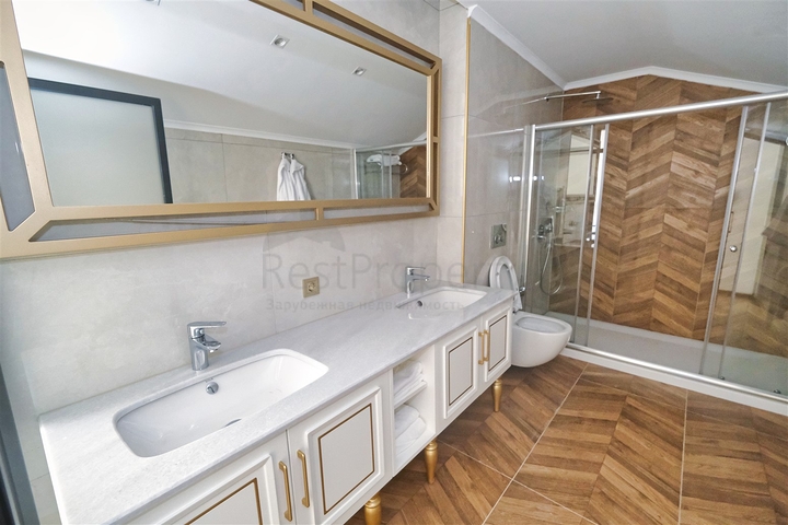 فيلا 6 + 1 في منطقة بيليك أنطاليا 