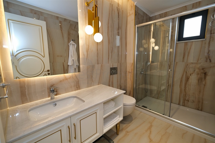 فيلا 6 + 1 في منطقة بيليك أنطاليا 