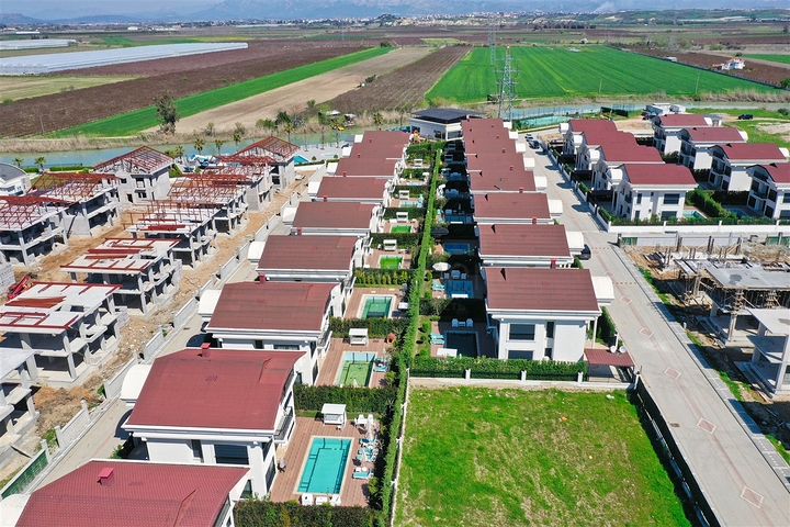 فيلا 6 + 1 في منطقة بيليك أنطاليا 