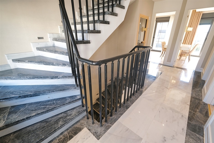 فيلا 6 + 1 في منطقة بيليك أنطاليا 