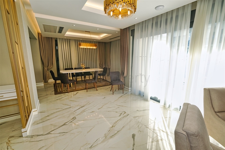 فيلا 6 + 1 في منطقة بيليك أنطاليا 