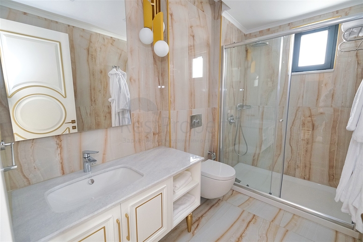 فيلا 6 + 1 في منطقة بيليك أنطاليا 