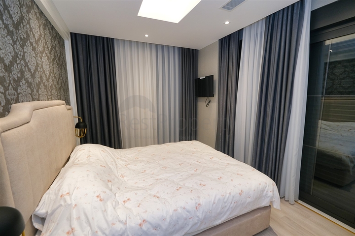 فيلا 6 + 1 في منطقة بيليك أنطاليا 