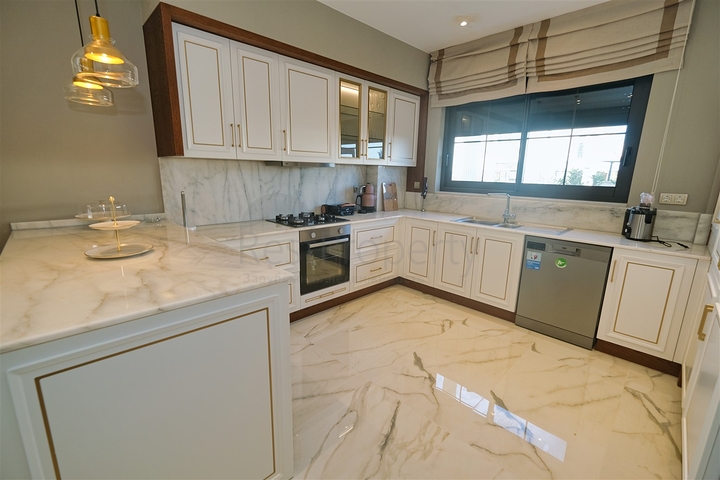 فيلا 6 + 1 في منطقة بيليك أنطاليا 