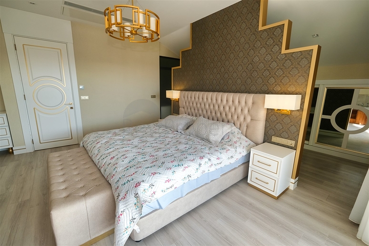 فيلا 6 + 1 في منطقة بيليك أنطاليا 