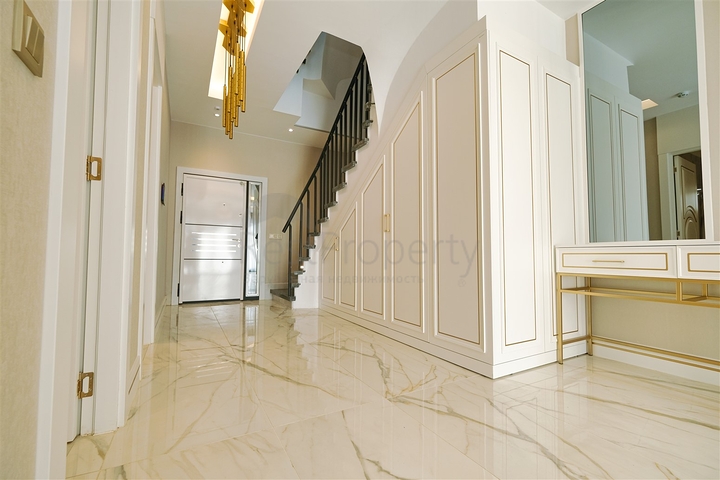 فيلا 6 + 1 في منطقة بيليك أنطاليا 