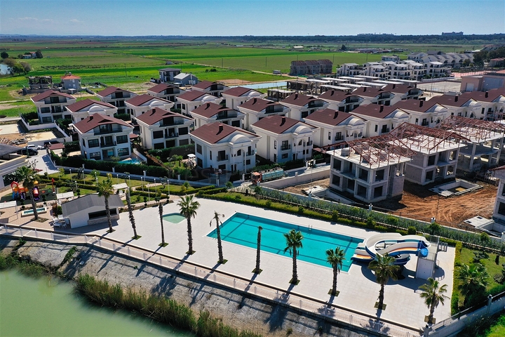 فيلا 6 + 1 في منطقة بيليك أنطاليا 