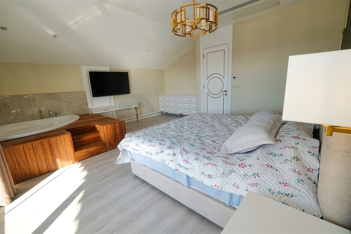 فيلا 6 + 1 في منطقة بيليك أنطاليا 