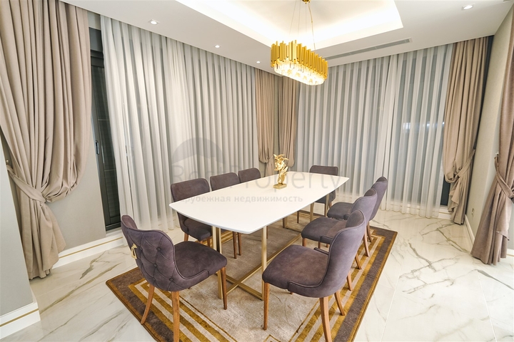 فيلا 6 + 1 في منطقة بيليك أنطاليا 