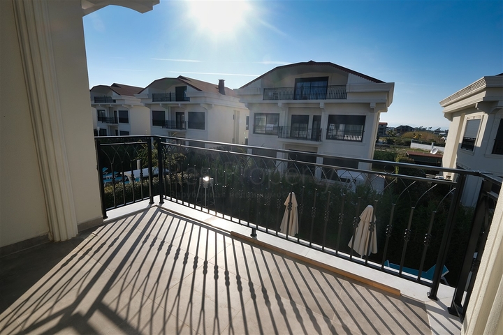 فيلا 6 + 1 في منطقة بيليك أنطاليا 