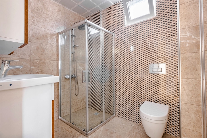 فلل 5 + 1 في منطقة بيليك أنطاليا 