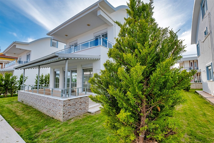 فلل 5 + 1 في منطقة بيليك أنطاليا 