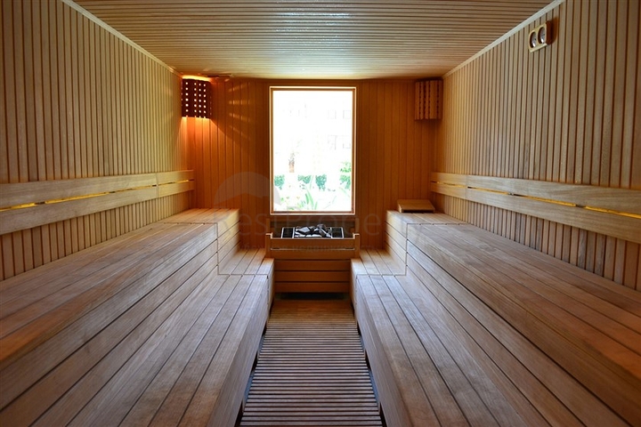 شقة بثلاث غرف نوم بسعر جيد جدا ً