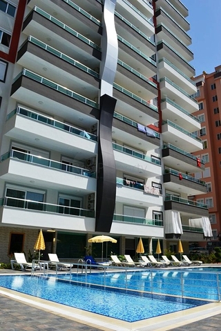 شقة بثلاث غرف نوم بسعر جيد جدا ً