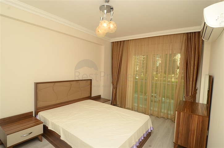 شقة بثلاث غرف نوم بسعر جيد جدا ً