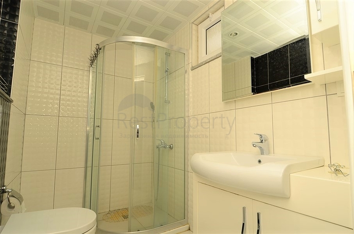 شقة بثلاث غرف نوم بسعر جيد جدا ً