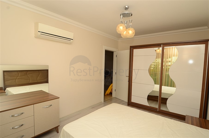 شقة بثلاث غرف نوم بسعر جيد جدا ً