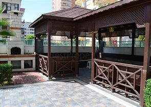 شقة بثلاث غرف نوم بسعر جيد جدا ً