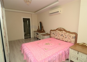 شقة بثلاث غرف نوم بسعر جيد جدا ً