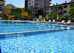 شقة بثلاث غرف نوم بسعر جيد جدا ً