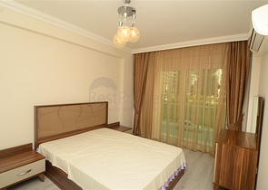 شقة بثلاث غرف نوم بسعر جيد جدا ً