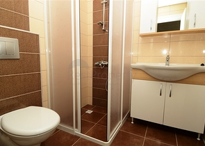 شقة غرفة و صالة  في ماهموت لار بسعر ممتاز