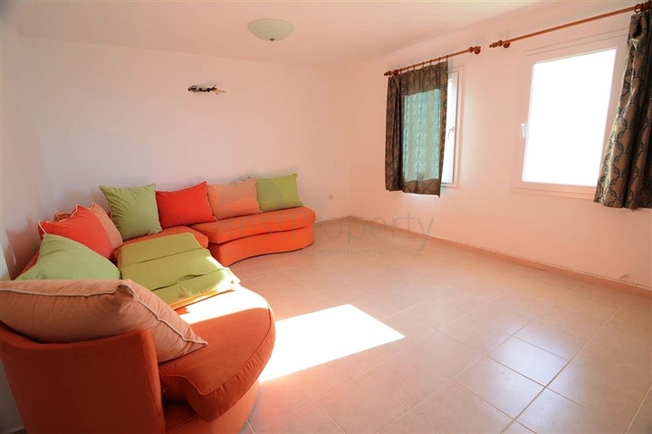 فيلا 200 متر مربع , 4 غرف نوم , وتراس كبير