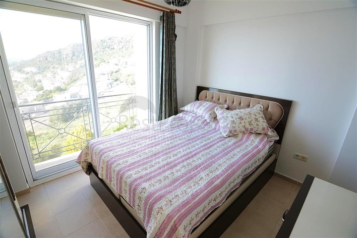 فيلا 200 متر مربع , 4 غرف نوم , وتراس كبير