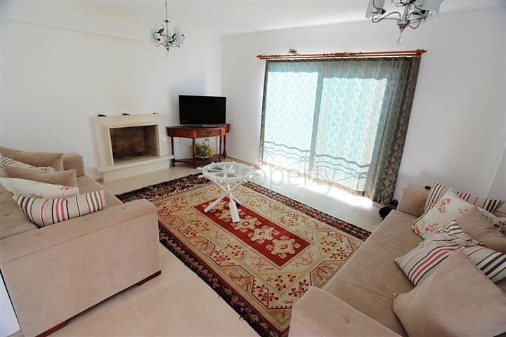 فيلا 200 متر مربع , 4 غرف نوم , وتراس كبير