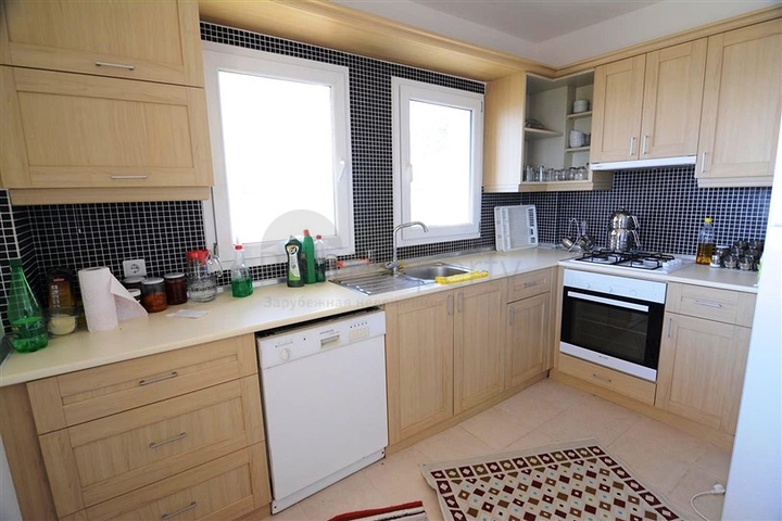 فيلا 200 متر مربع , 4 غرف نوم , وتراس كبير