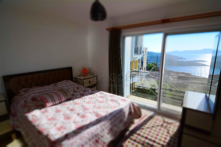 فيلا 200 متر مربع , 4 غرف نوم , وتراس كبير