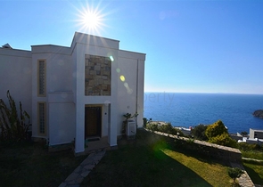 فيلا 200 متر مربع , 4 غرف نوم , وتراس كبير