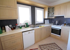 فيلا 200 متر مربع , 4 غرف نوم , وتراس كبير