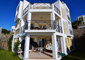 فيلا 200 متر مربع , 4 غرف نوم , وتراس كبير