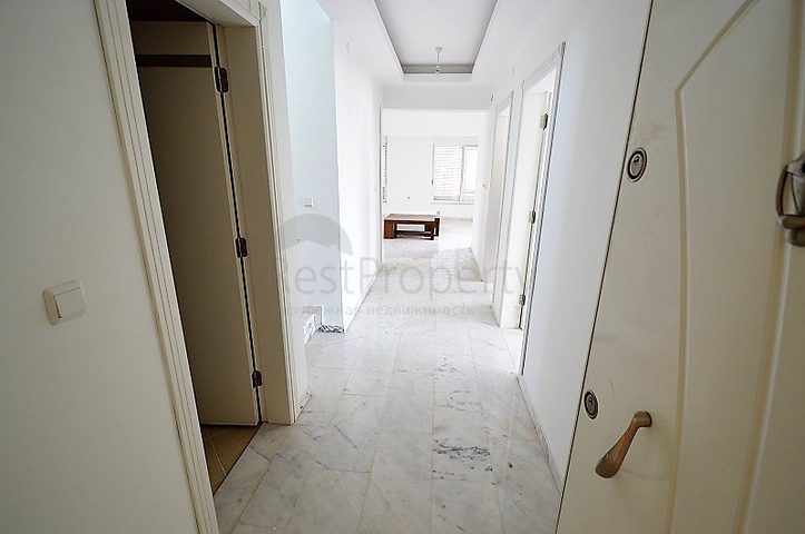 مجمع سكني بشقق مختلفة في أنطاليا