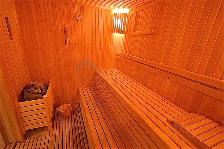 مجمع سكني بشقق مختلفة في أنطاليا