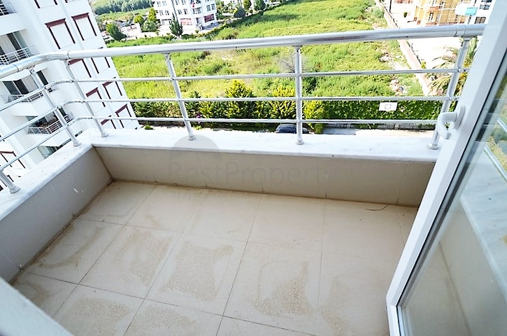 مجمع سكني بشقق مختلفة في أنطاليا