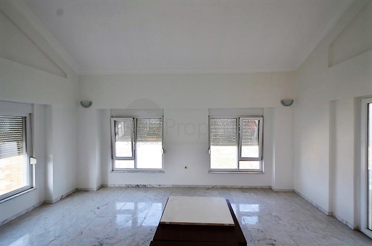 مجمع سكني بشقق مختلفة في أنطاليا