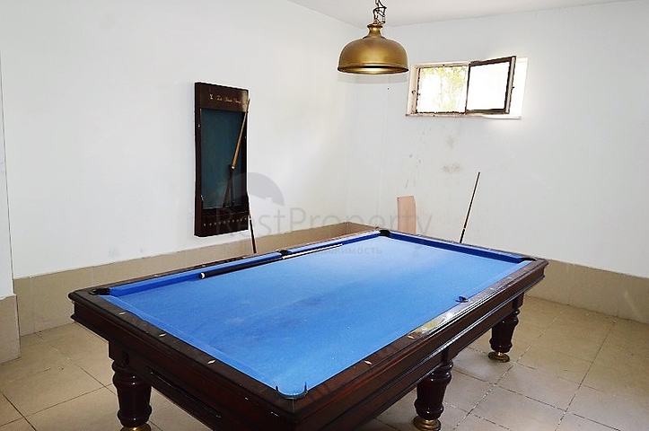 مجمع سكني بشقق مختلفة في أنطاليا