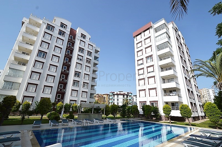 مجمع سكني بشقق مختلفة في أنطاليا