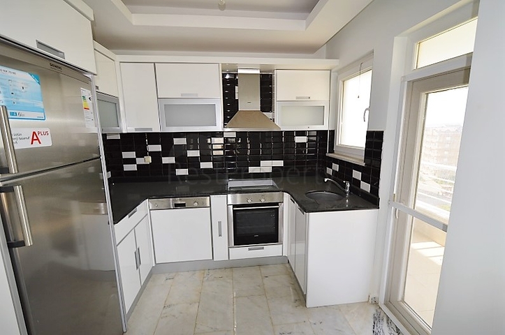 مجمع سكني بشقق مختلفة في أنطاليا