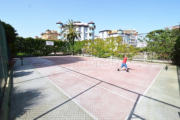 مجمع سكني بشقق مختلفة في أنطاليا