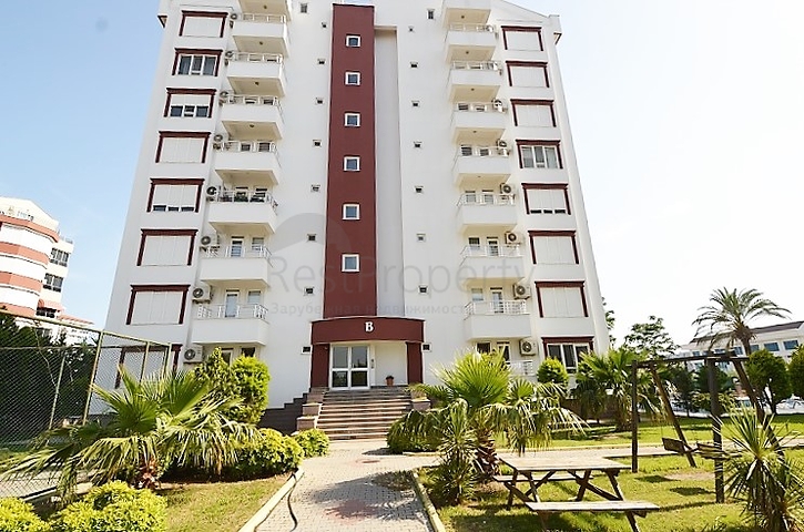 مجمع سكني بشقق مختلفة في أنطاليا