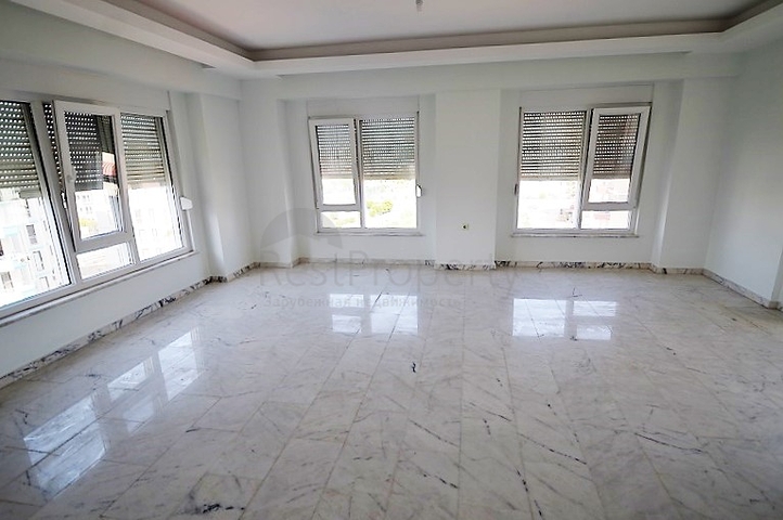 مجمع سكني بشقق مختلفة في أنطاليا