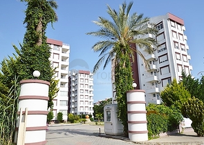 مجمع سكني بشقق مختلفة في أنطاليا