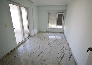 مجمع سكني بشقق مختلفة في أنطاليا