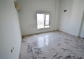 مجمع سكني بشقق مختلفة في أنطاليا