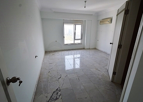 مجمع سكني بشقق مختلفة في أنطاليا