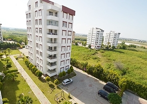 مجمع سكني بشقق مختلفة في أنطاليا